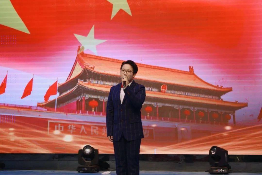 哪位大虾用铁通宽带的 卡吗?我想弄额铁通8M的就一台电脑用 玩游戏可以玩吗?看电影应该不会卡巴?在这个网页,探寻200次知识的秘境
